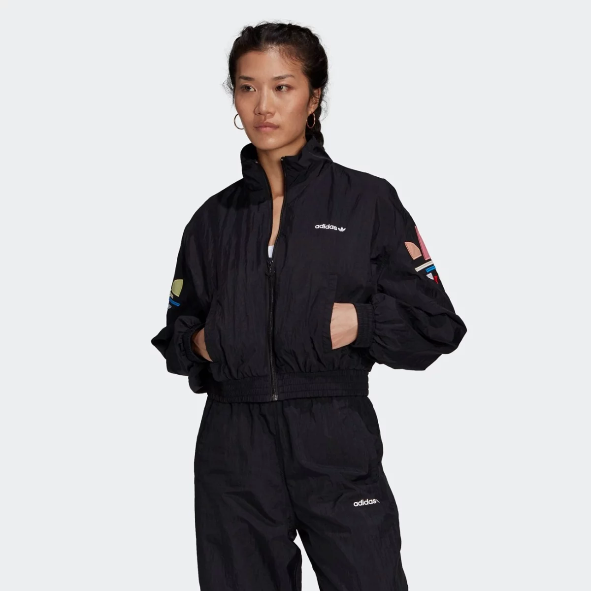 h22866_app_on-model_standard_gradient-huge-6657620db0b51