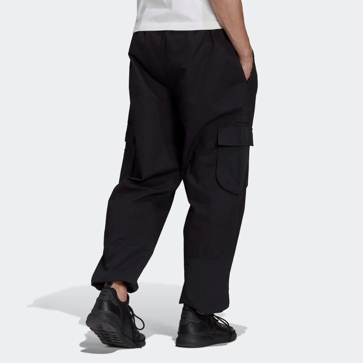 h09104_app_on-model_back_gradient-huge-6657628809711