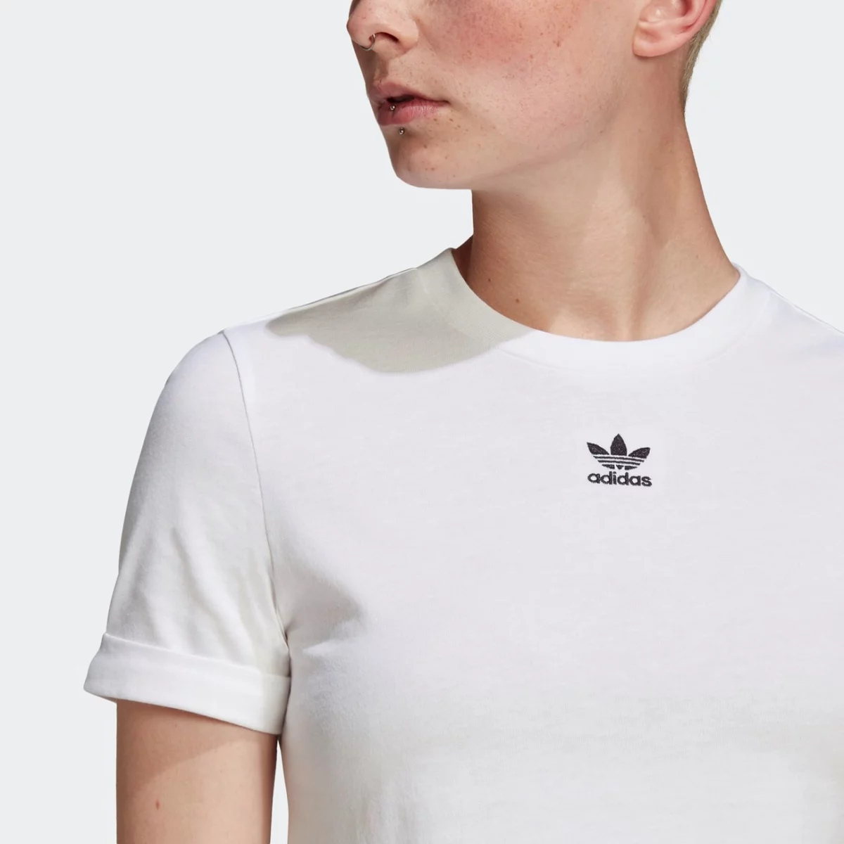 gn2803_app_on-model_detail-1_gradient-huge-6657558154134