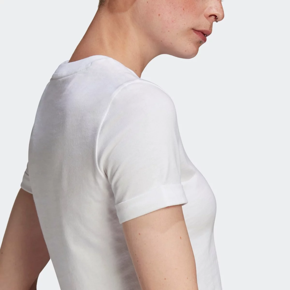 gn2803_app_on-model_detail-2_gradient-huge-66575582bd6e3