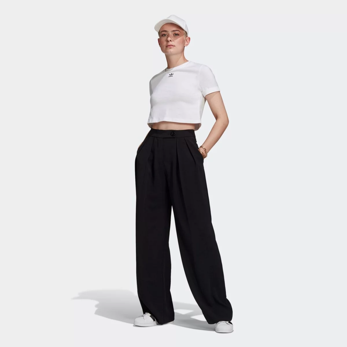 gn2803_app_on-model_standard-outfit_gradient-huge-6657558456c6f