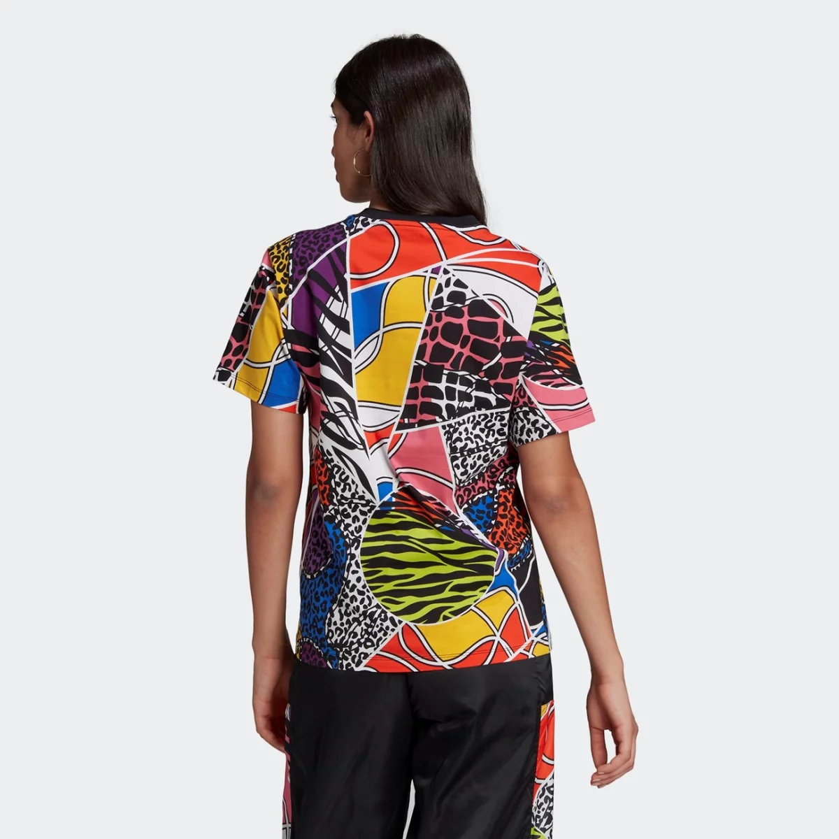 hc4464_app_on-model_back_gradient-huge-665774036c5f7