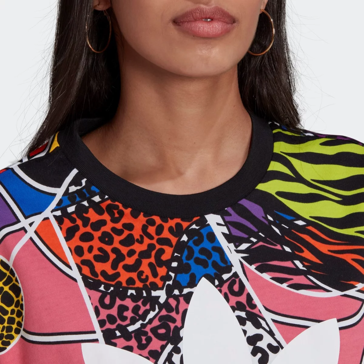 hc4464_app_on-model_detail-1_gradient-huge-66577407ee78b