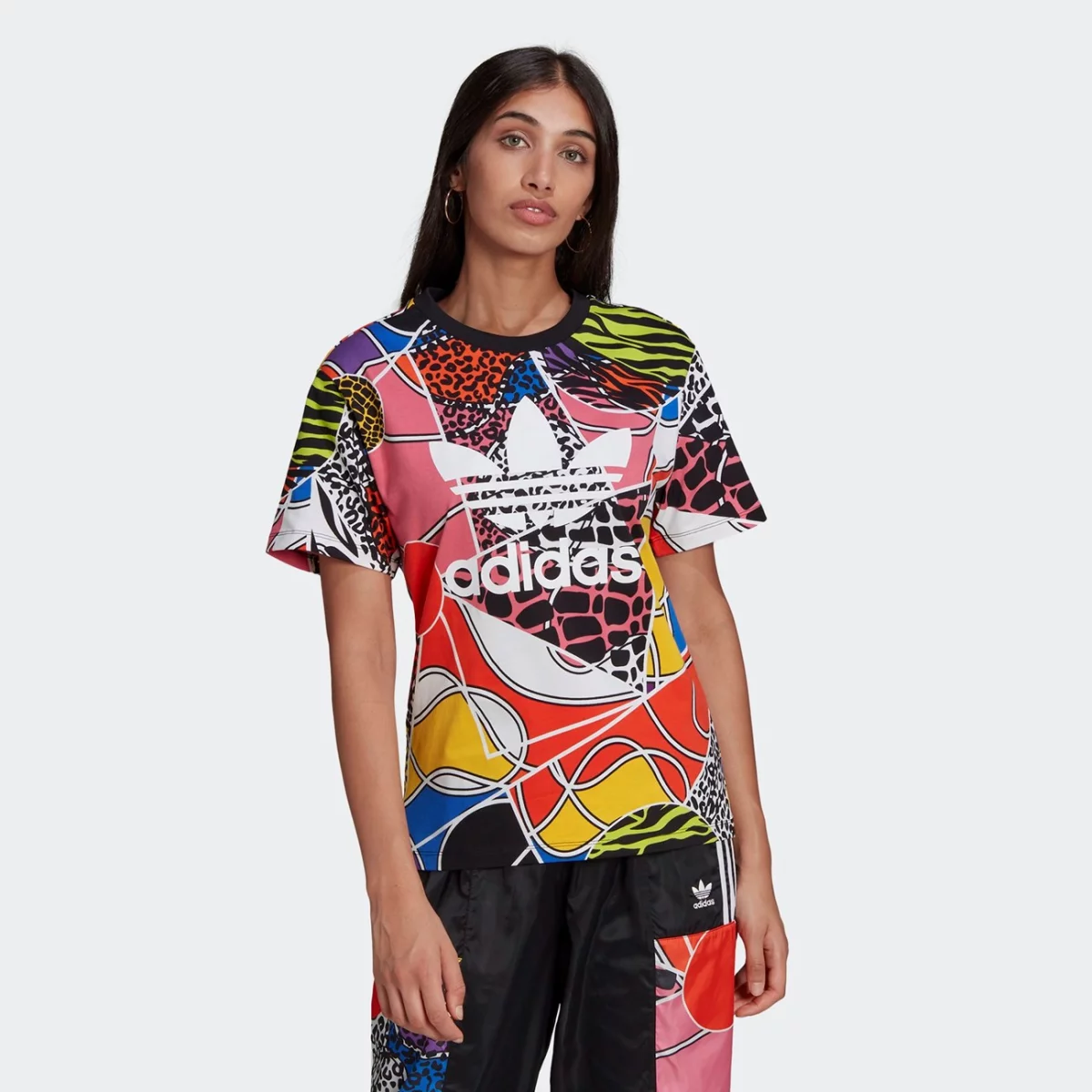 hc4464_app_on-model_standard_gradient-huge-66577401dafd0
