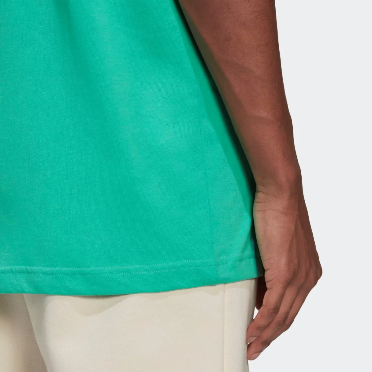 he9549_9_apparel_on-model_detail-view-2_grey-huge-6657757fa6fb6