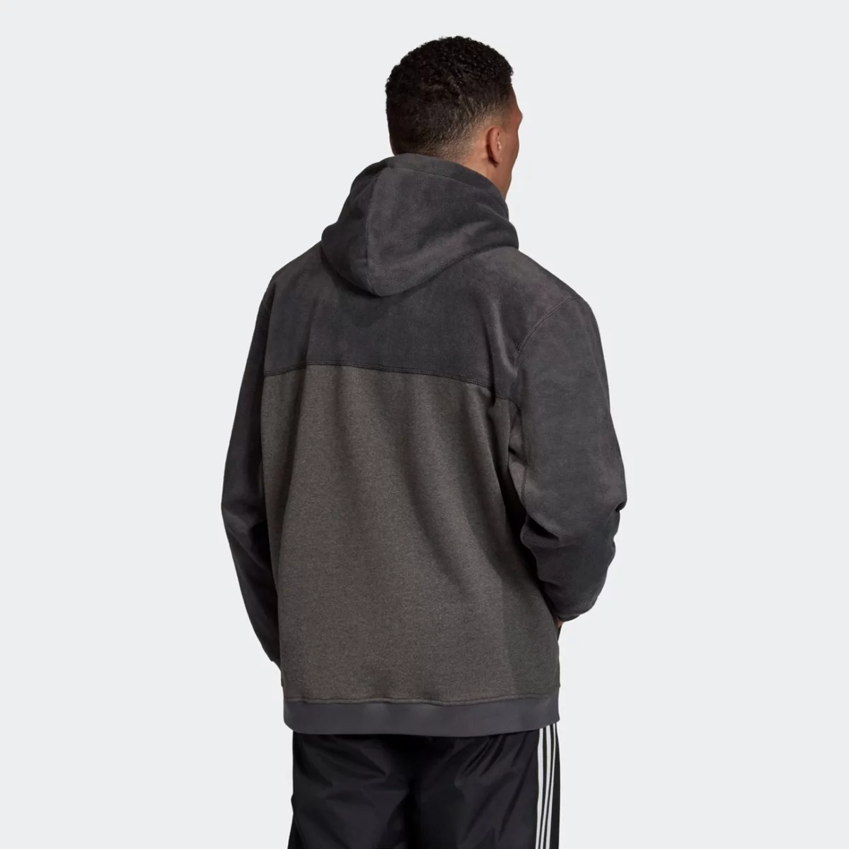 gd9323_app_on-model_back_gradient-huge-665747e85f621