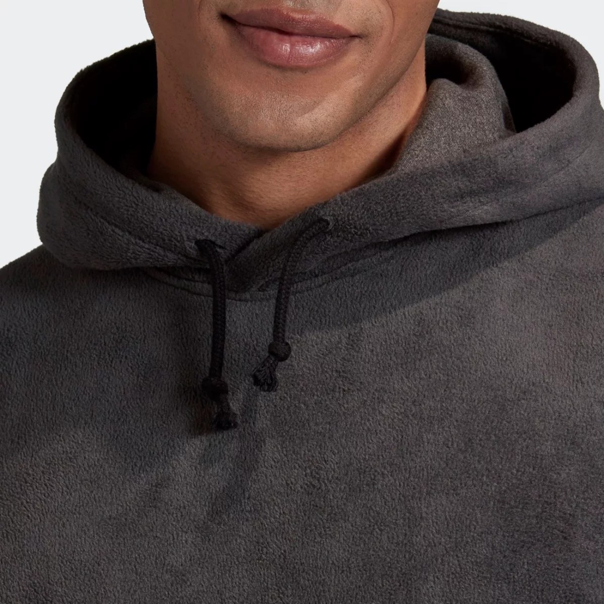 gd9323_app_on-model_detail-1_gradient-huge-665747ec9c196