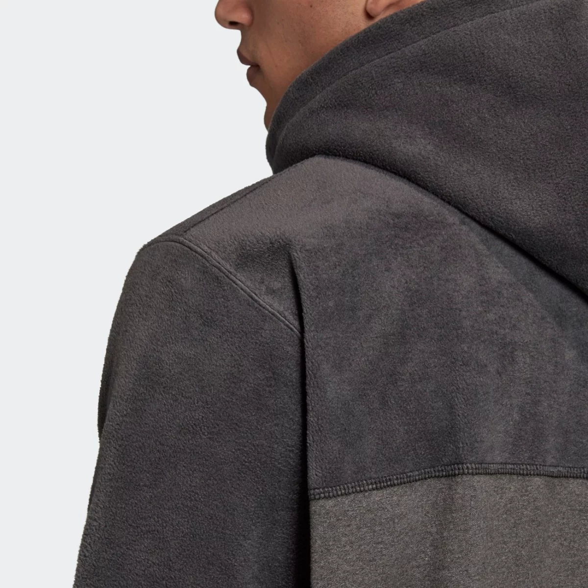 gd9323_app_on-model_detail-3_gradient-huge-665747f08fa5d