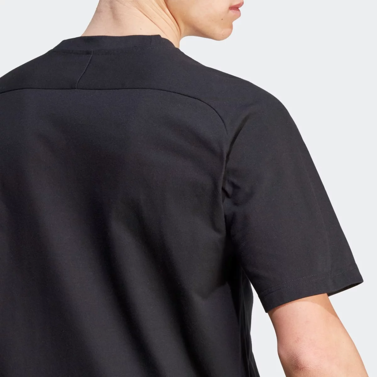 ij6129_8_apparel_on-model_detail-view-2_grey-huge-6657a8304a8e1