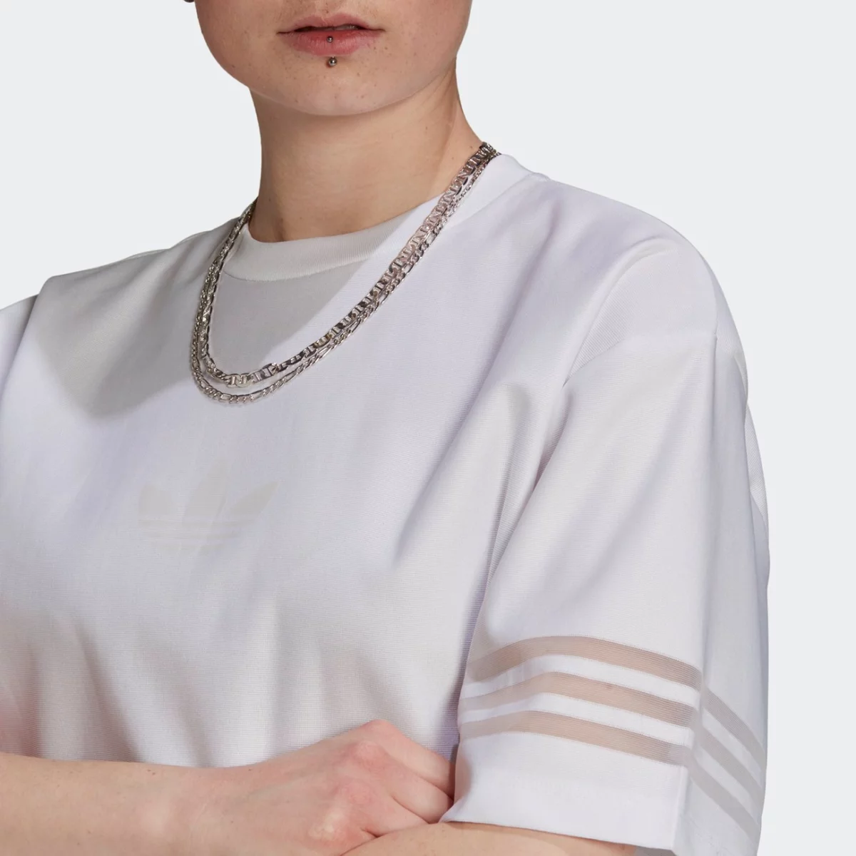 gn3248_app_on-model_detail-2_gradient-huge-6657566e72f45