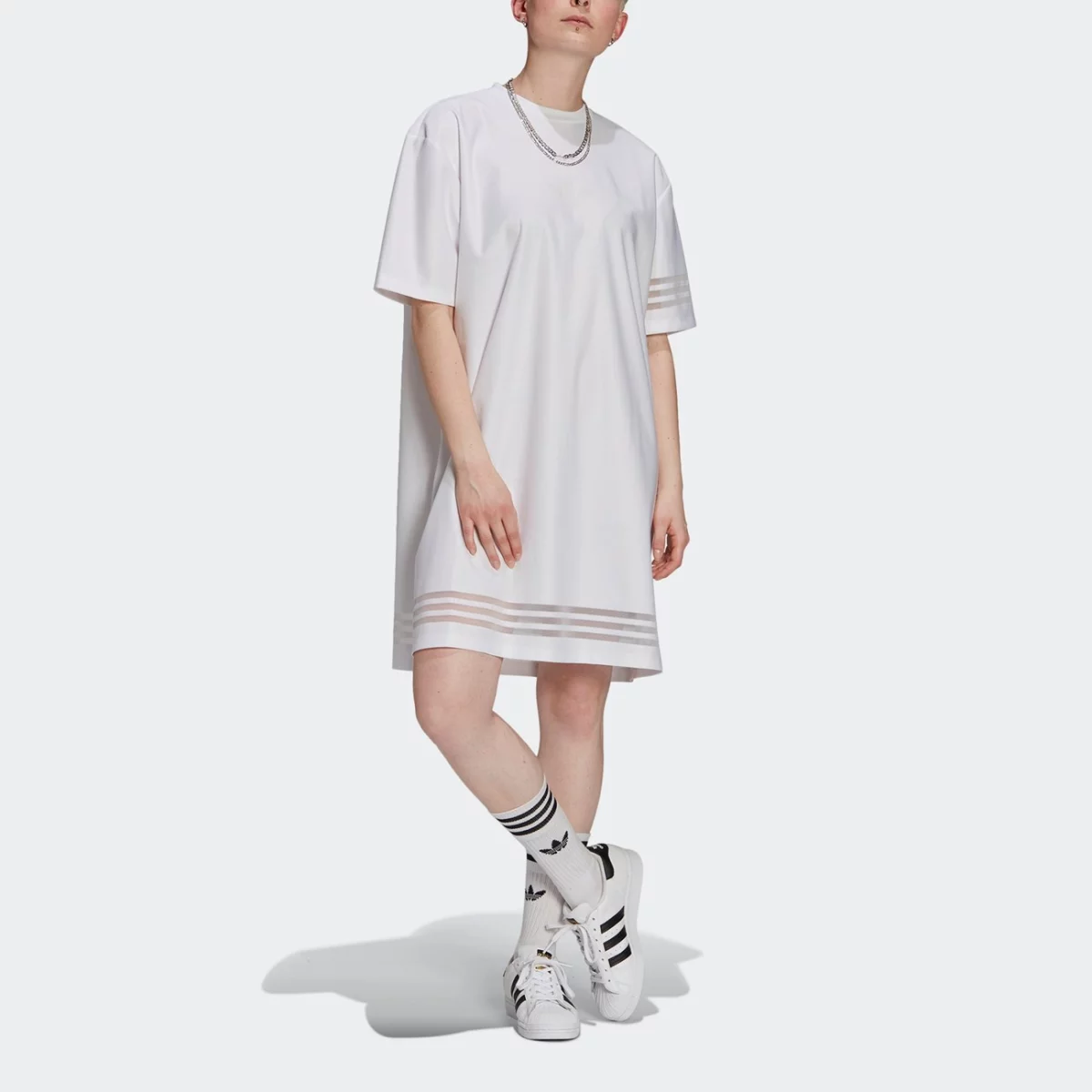 gn3248_app_on-model_front_gradient-huge-6657566d15810