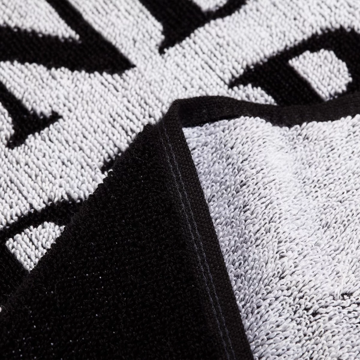 aw19_acaw18_13_wo-tower_black_detail-4-huge-665760d1a25cd