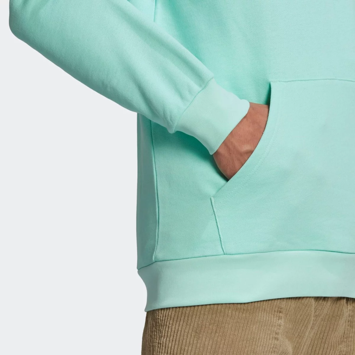 gn3391_app_on-model_detail-2_gradient-huge-665755f86b932