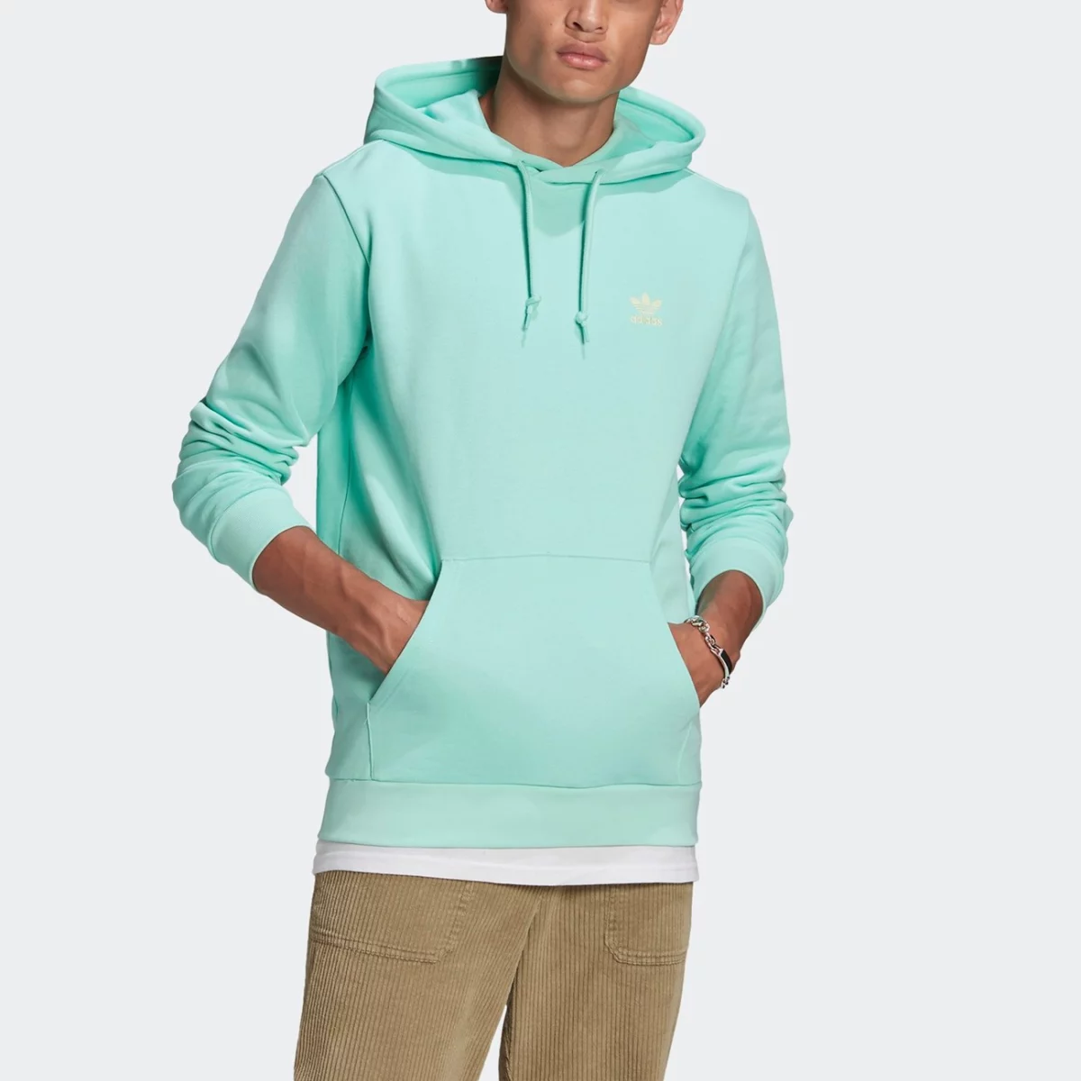 gn3391_app_on-model_front_gradient-huge-665755f6ef6b6