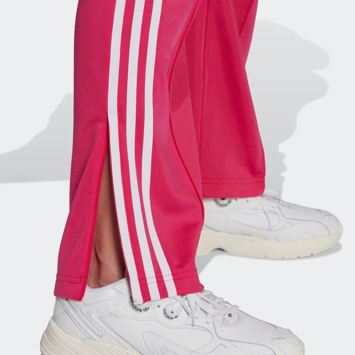 hg3786_7_apparel_on-model_detail-view-2_grey-huge-665775f99e1ad