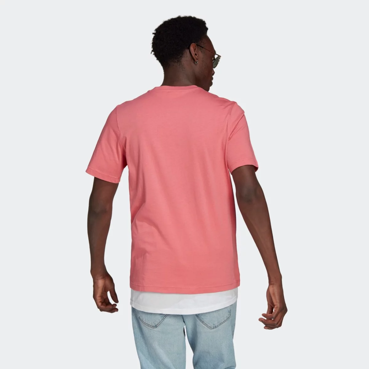 adicolor_classics_trefoil_tee_roz_gp1022_23_hover_model-huge-6657547a3fd46
