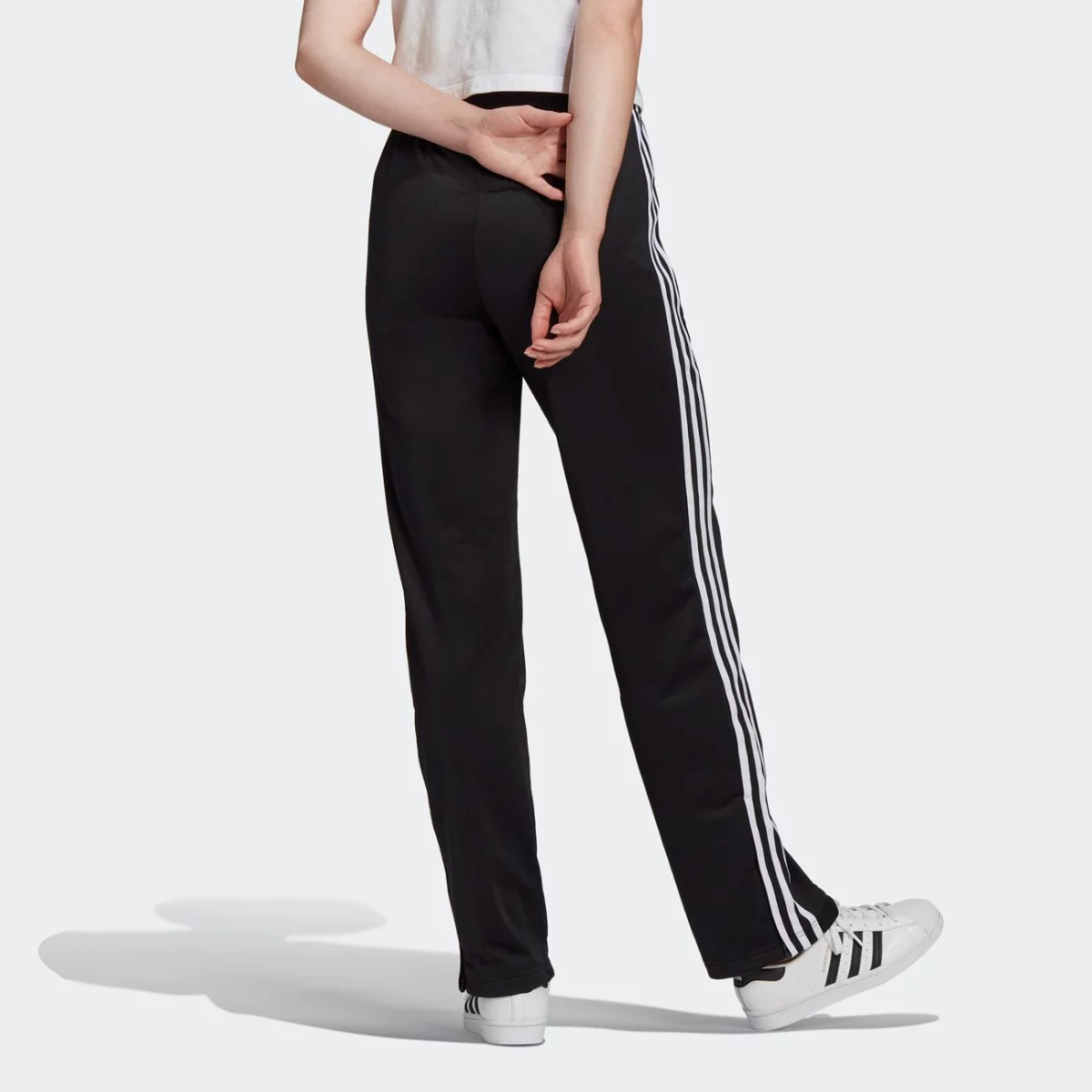gn2819_app_on-model_back_gradient-huge-66577824db4ec
