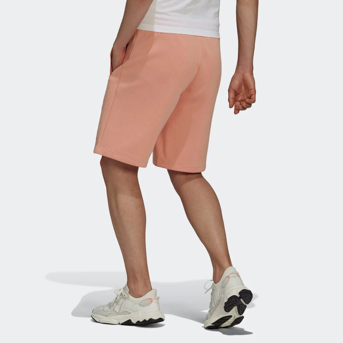 h09151_app_on-model_back_gradient-huge-6657640bb7f6d