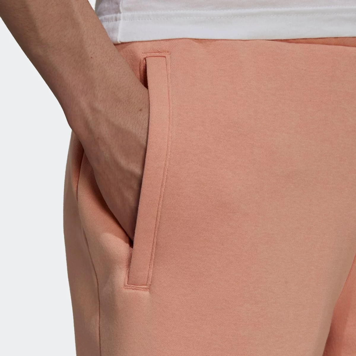 h09151_app_on-model_detail-2_gradient-huge-6657641298e7f