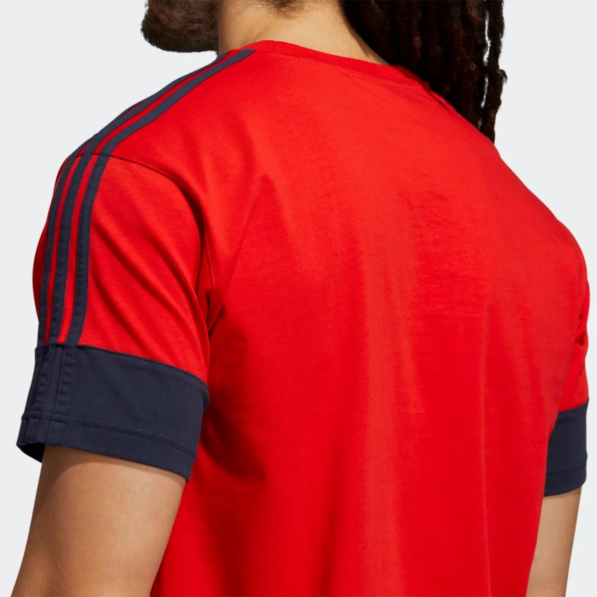 h31274_app_on-model_detail-2_gradient-huge-66576536582c6