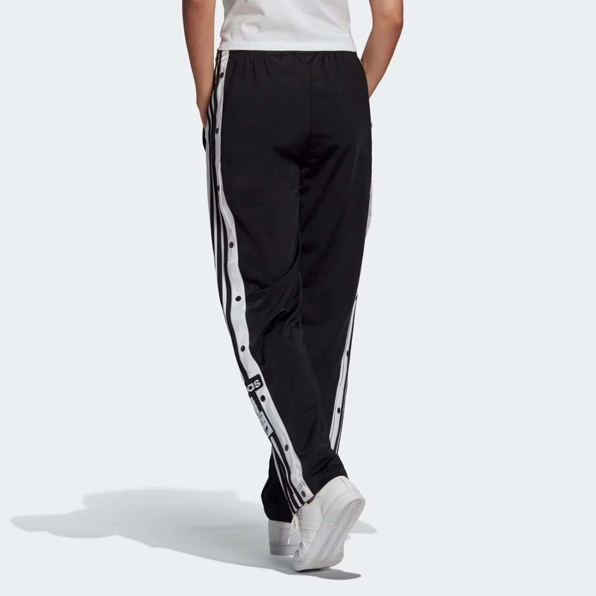 gn2807_app_on-model_back_gradient-huge-6657780eaded5