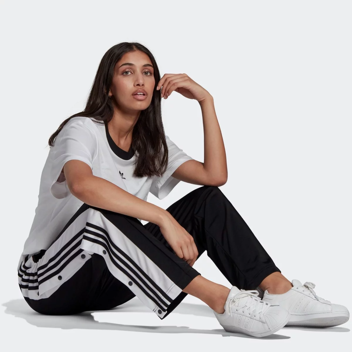 gn2807_app_on-model_walking_gradient-huge-6657780ff0e29