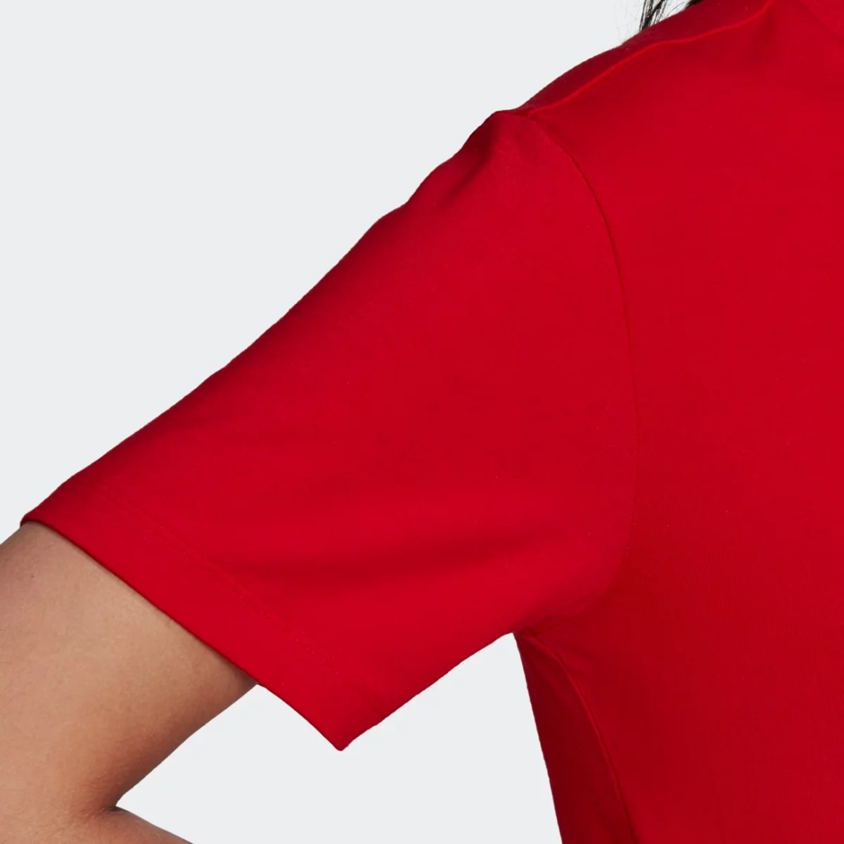 gn2902_app_on-model_detail-2_gradient-huge-66575501de833