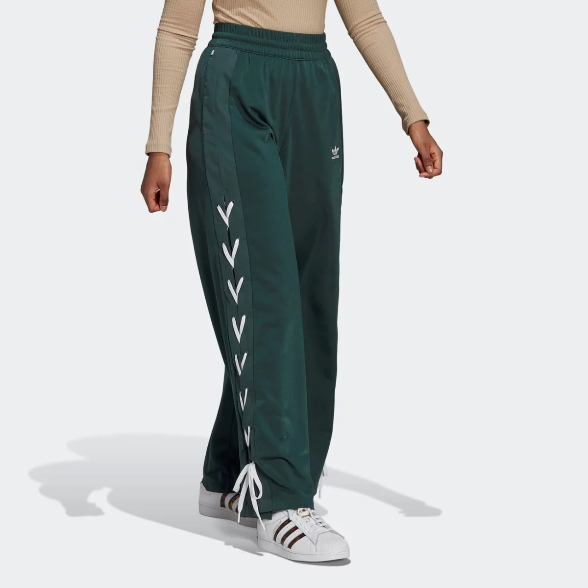 hk5086_3_apparel_on-model_standard-view_grey-huge-665794b67254b