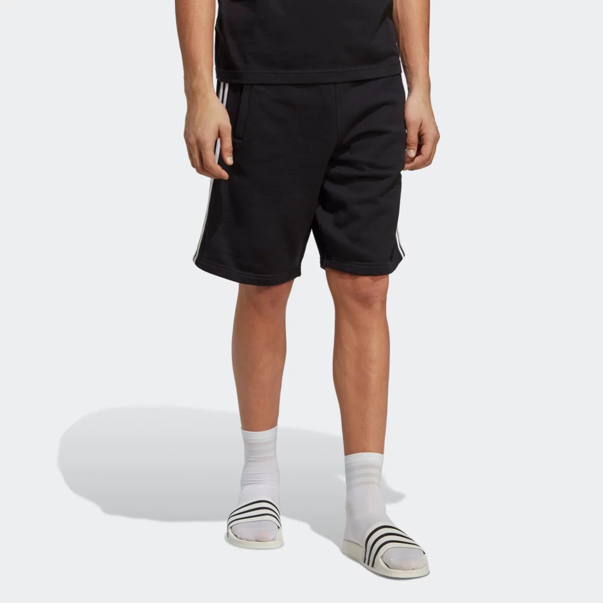 ia6351_3_apparel_on-model_standard-view_grey-huge-6657a1828de87