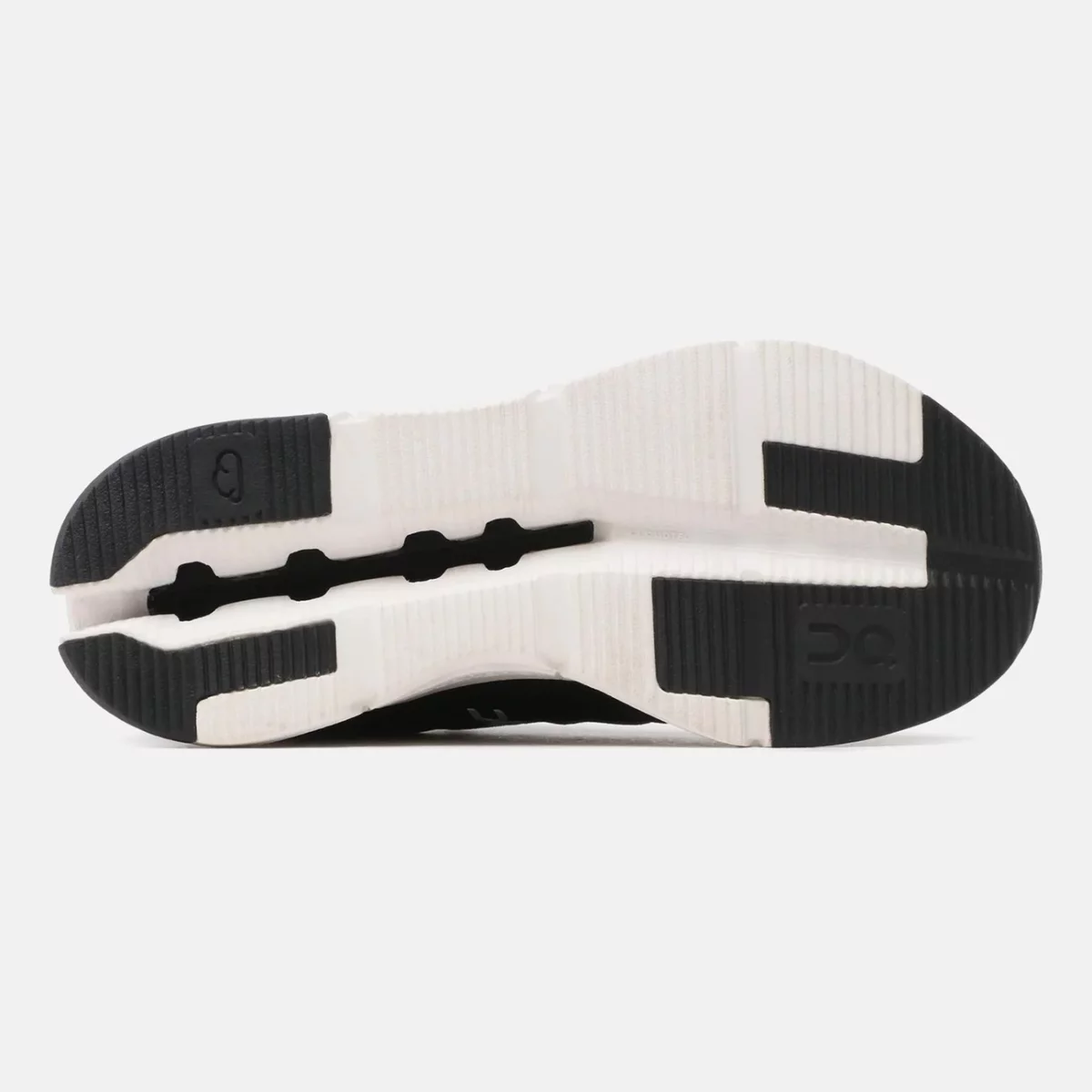 on-athletika-cloudnova-26-99113-mauro-3-huge-665845383ce1f