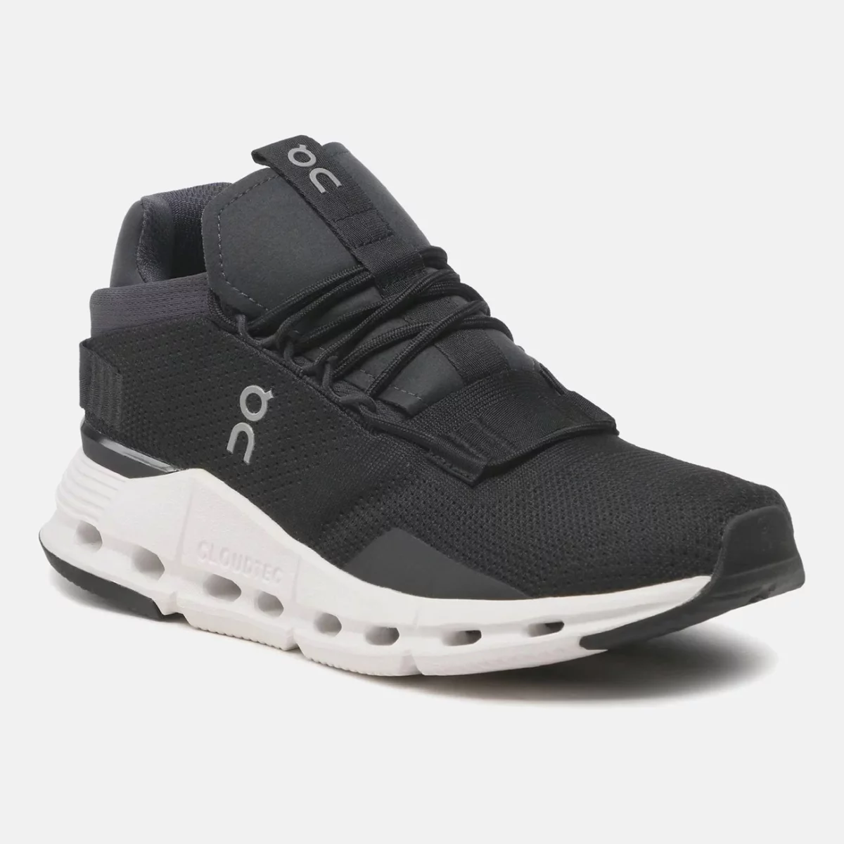 on-athletika-cloudnova-26-99113-mauro-huge-66584533a042b