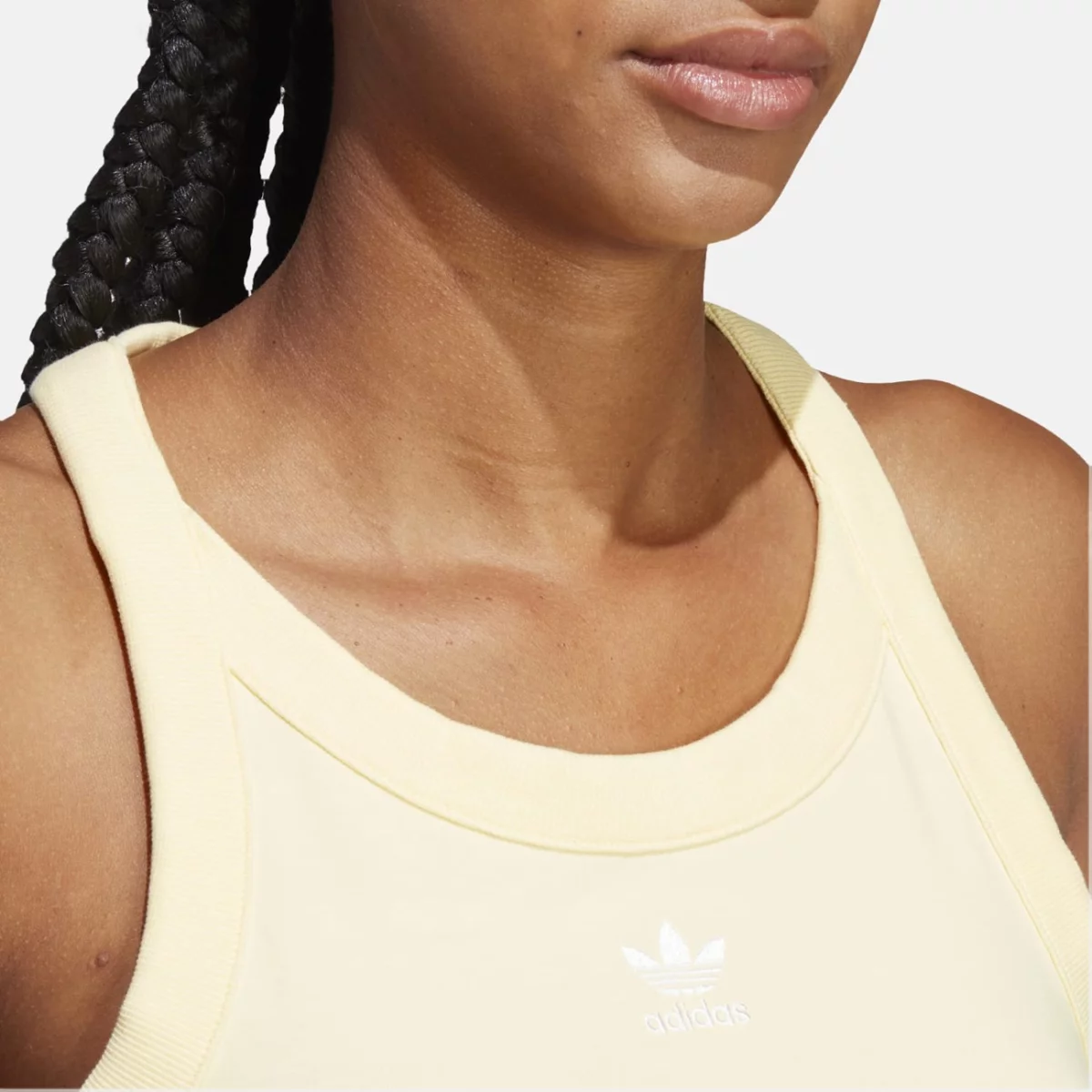 ic6061_7_apparel_on-model_detail-view-1_grey-huge-6657a07552535
