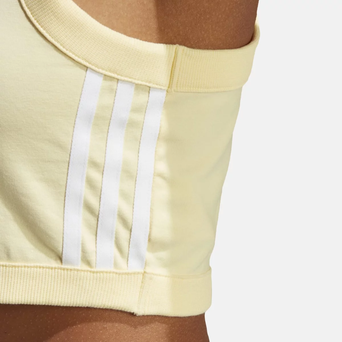 ic6061_8_apparel_on-model_detail-view-2_grey-huge-6657a0780ac8d