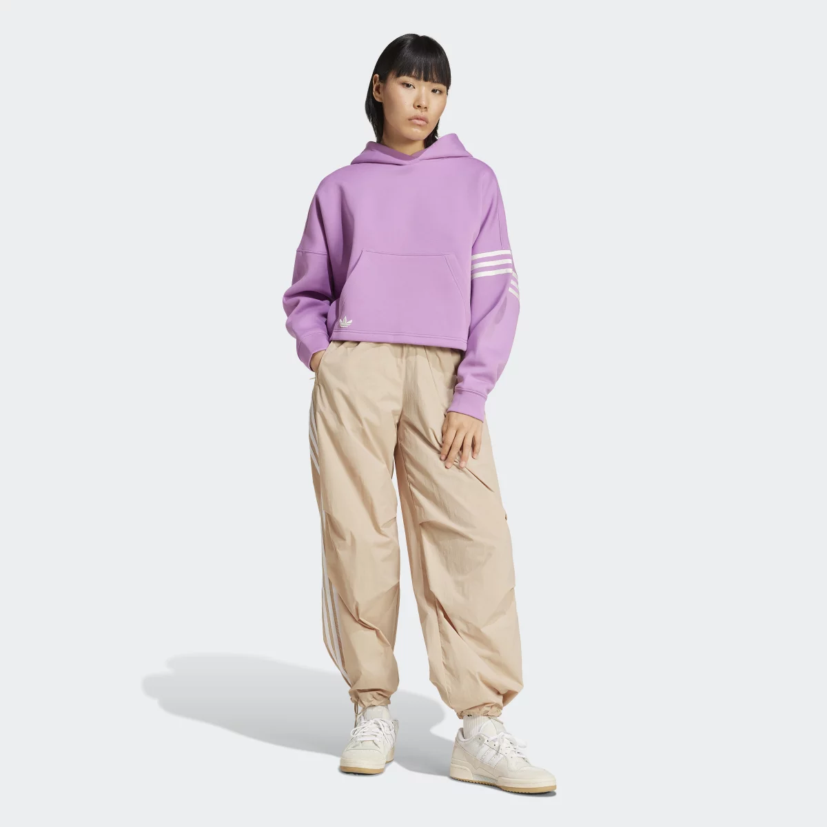 6716004835bc2IW5614_6_APPAREL_On_Model_Walking_View_grey