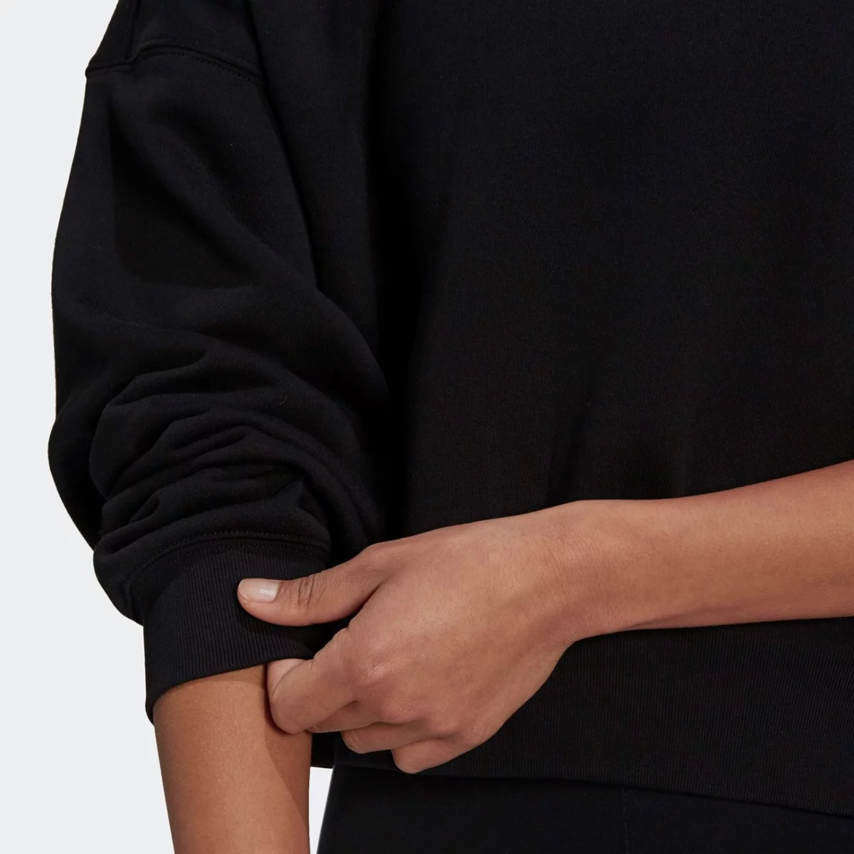 h06660_app_on-model_detail-2_gradient-huge-665777eccf358