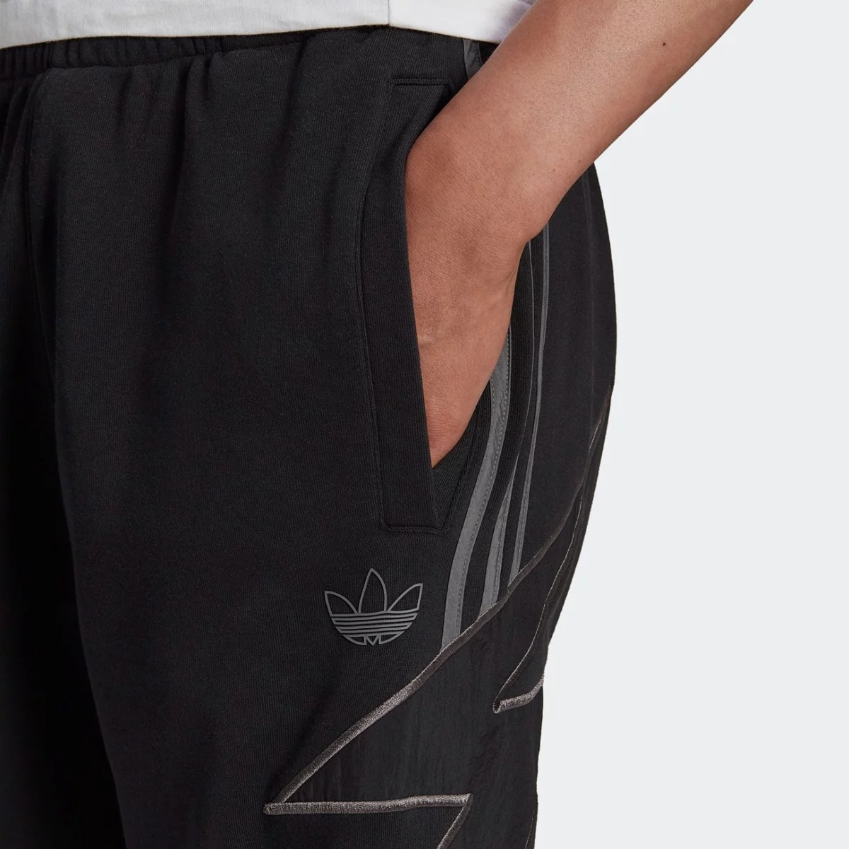 he4712_app_on-model_detail-2_gradient-huge-6657768151054