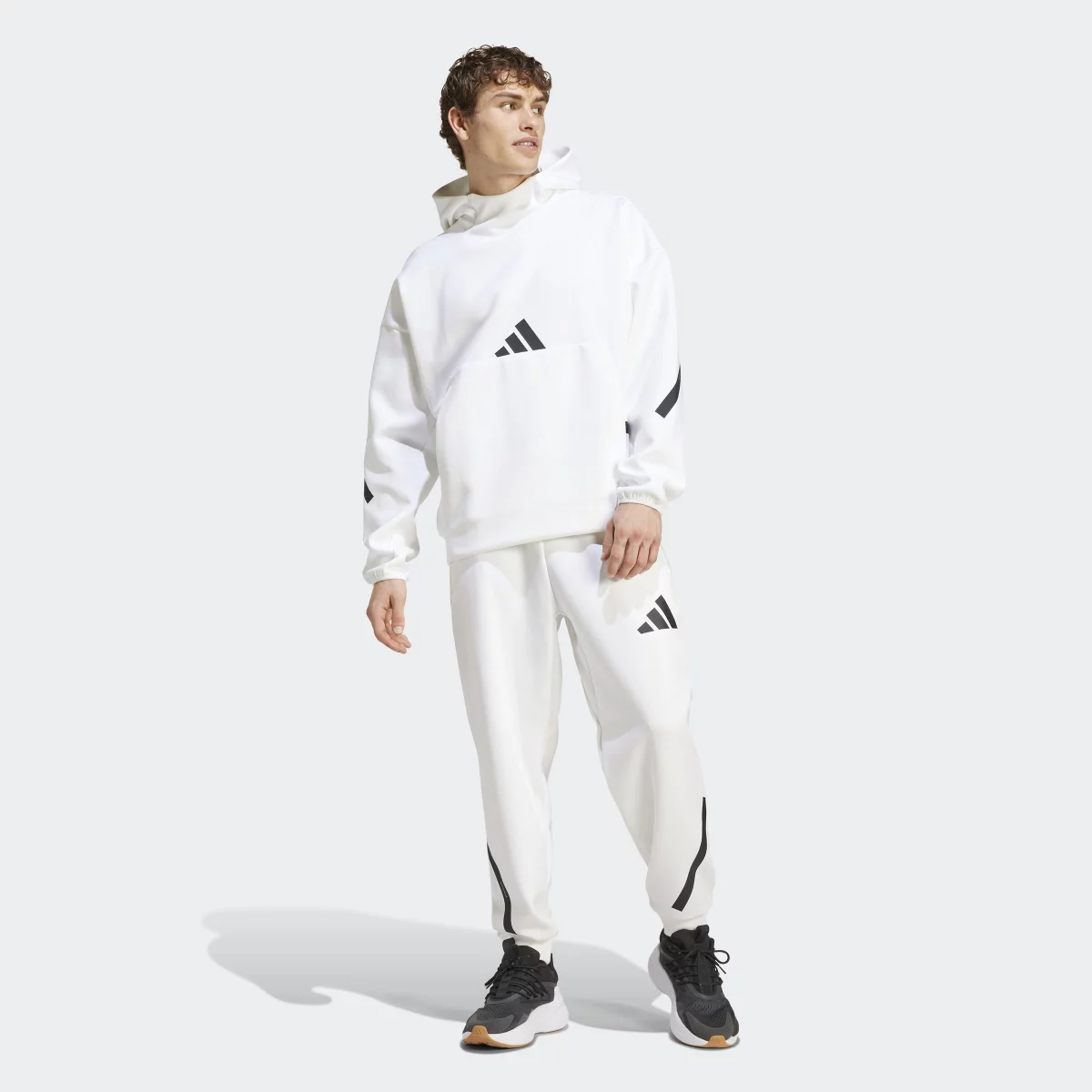 672a114991199JF2454_7_APPAREL_On_Model_Standard_Outfit_View_grey