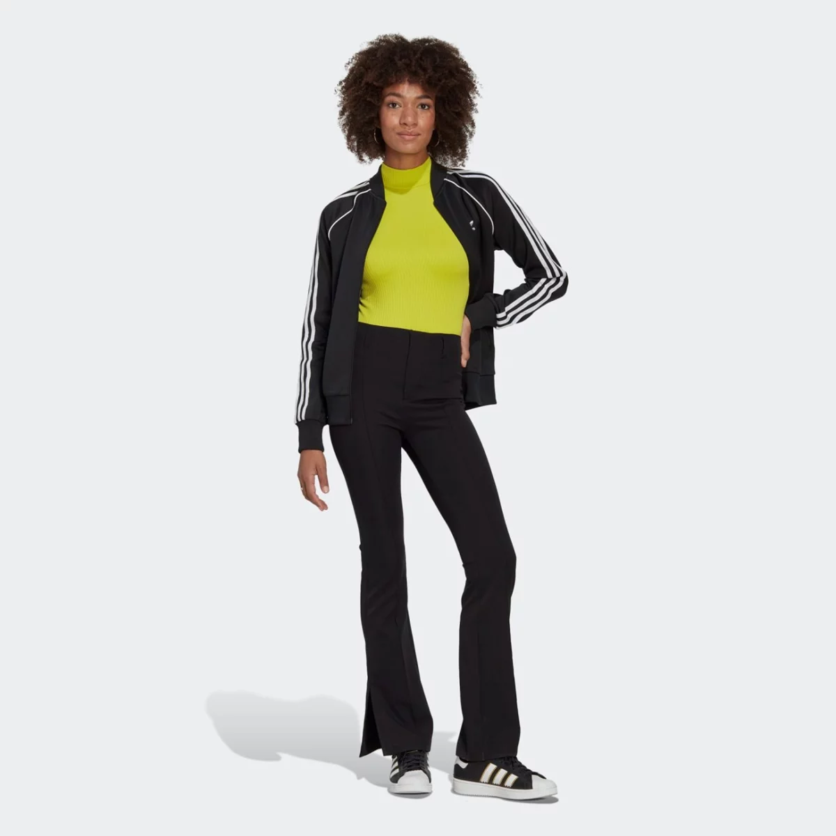 gd2374_7_apparel_on-model_walking-view_grey-huge-66577f11903e8