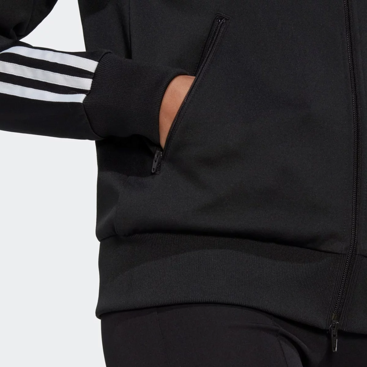 gd2374_9_apparel_on-model_detail-view-2_grey-huge-66577f14e366e