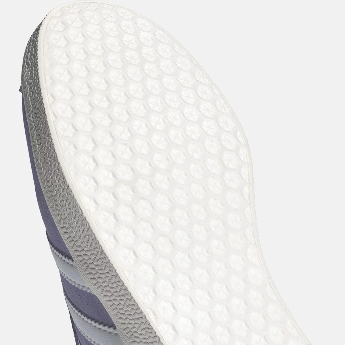 ie0444_9_footwear_photography_detail-view-2_transparent-huge-665842f602215