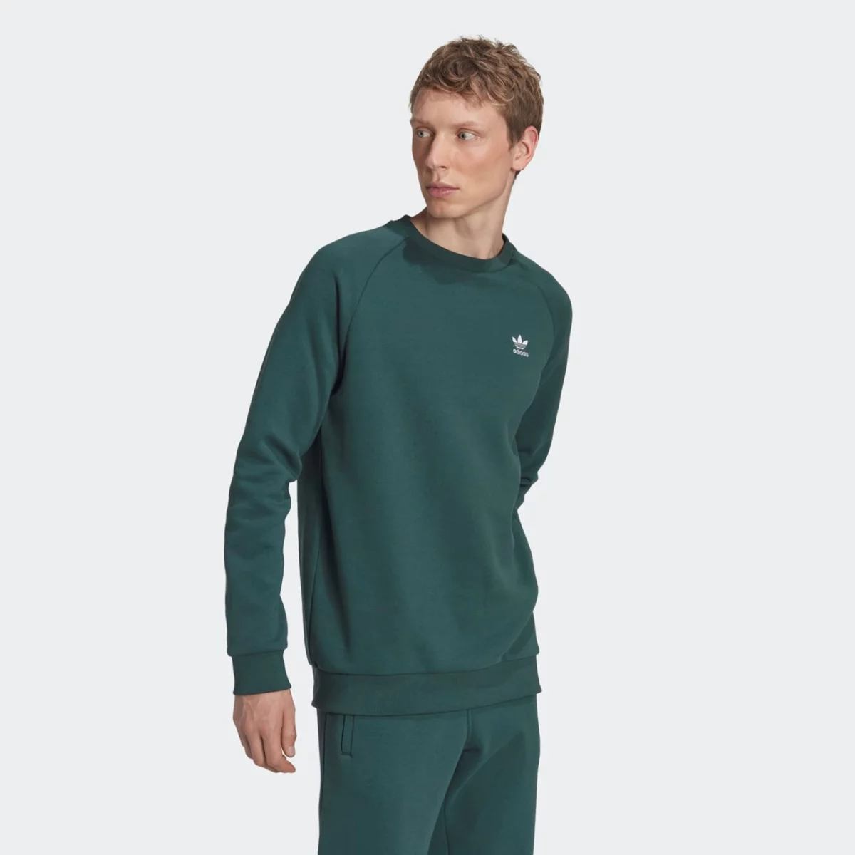 hj7993_6_apparel_on-model_walking-view_grey-huge-665793fc79d22