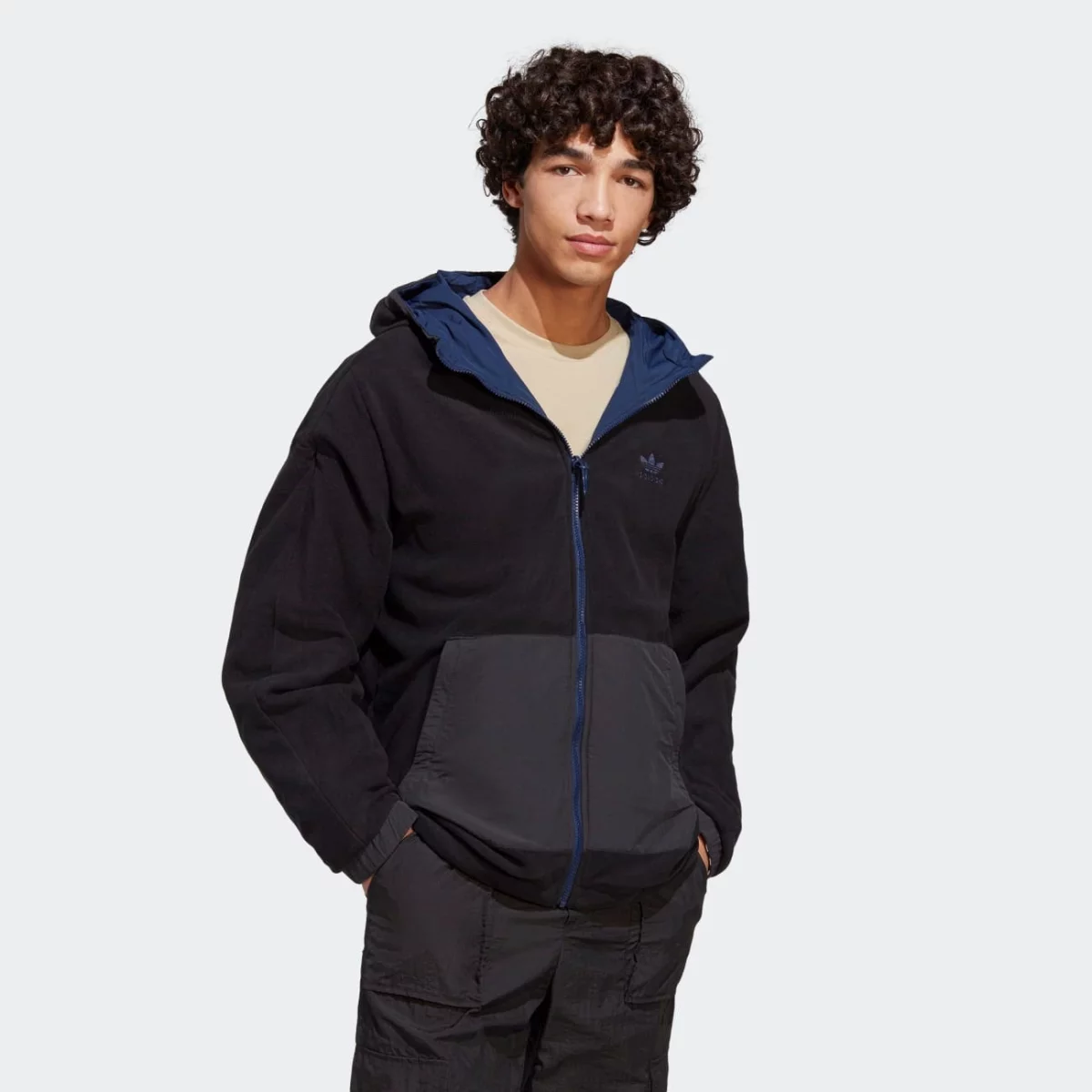 hl9188_6_apparel_on-model_walking-view_grey-huge-665793b2090af