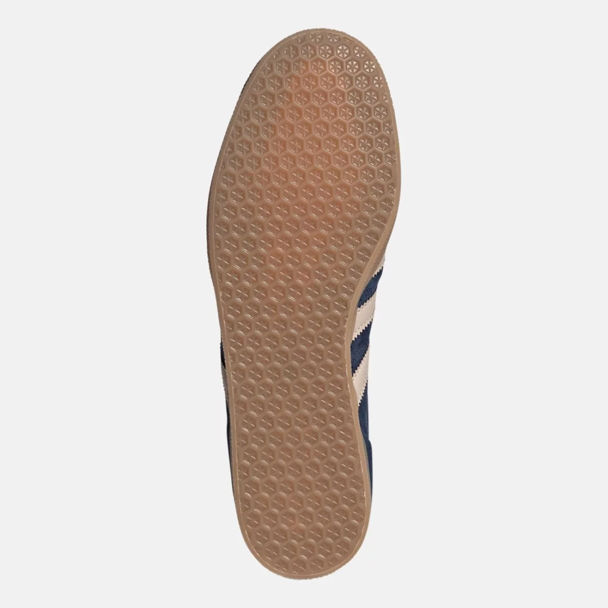 ig6201_3_footwear_photography_bottom-view_transparent-huge-665841f883501