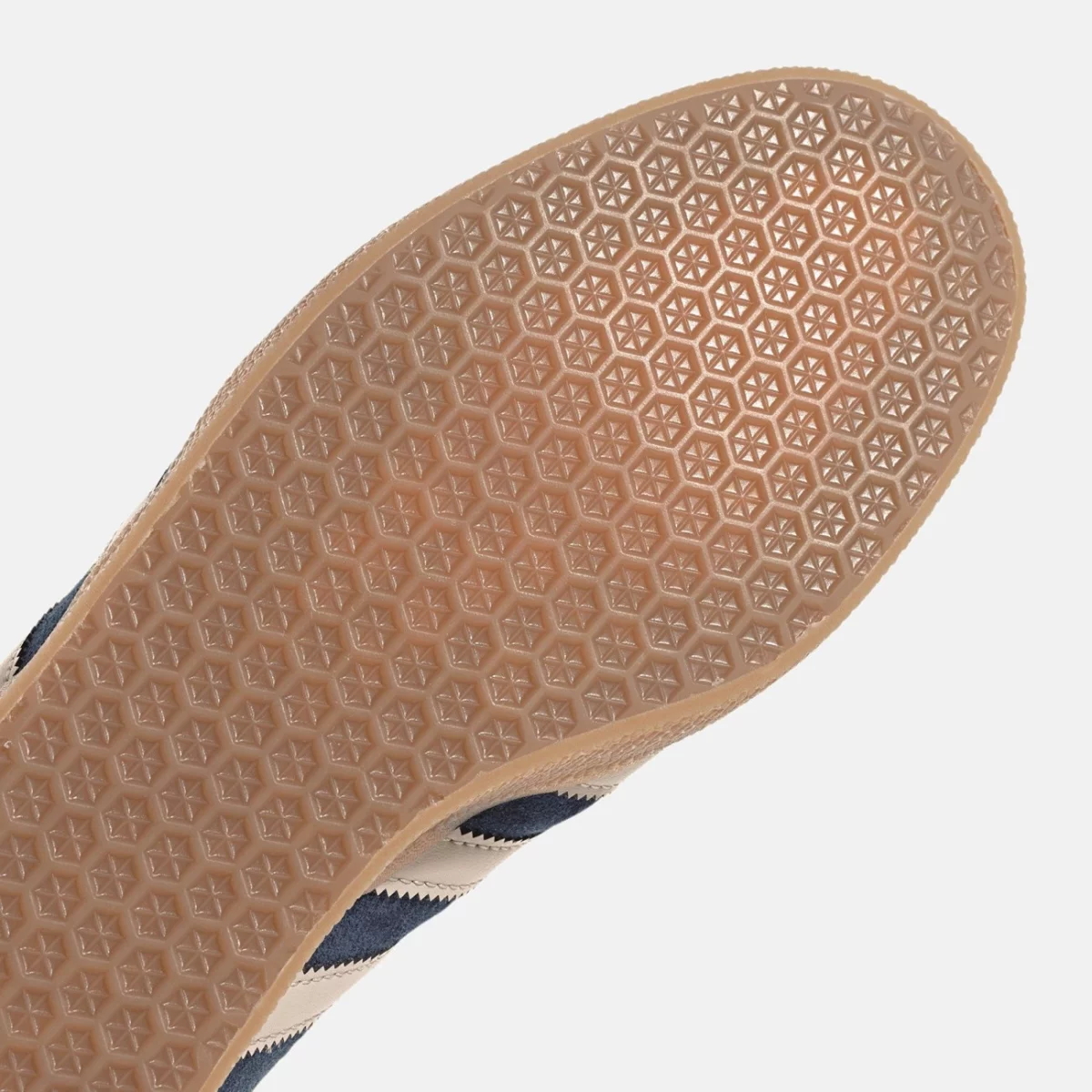 ig6201_8_footwear_photography_detail-view-2_transparent-huge-665841fbd0b0c