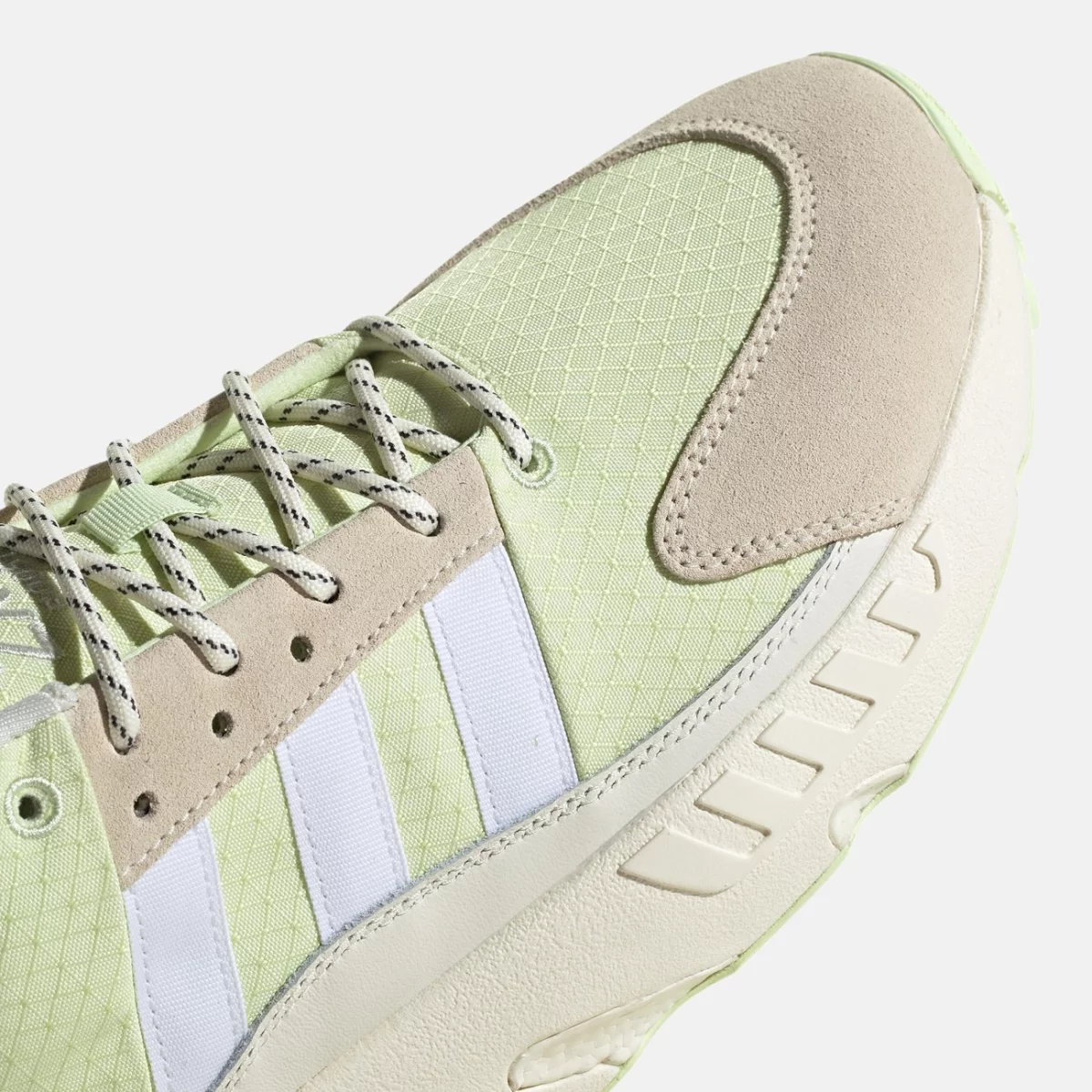 gy5271_9_footwear_photography_detail-view-2_transparent-huge-6658068bc53b3