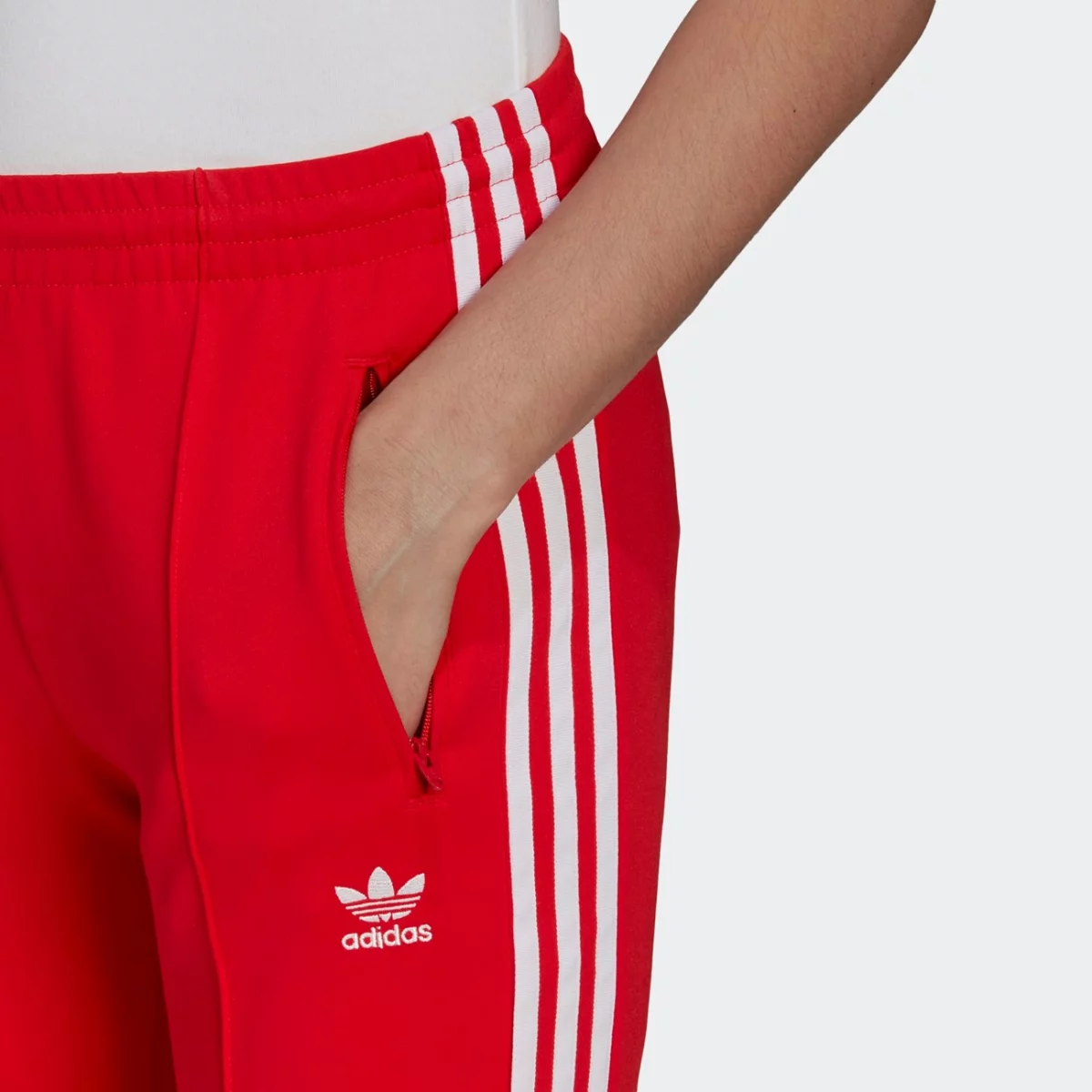 hf1992_app_on-model_detail-1_gradient-huge-6657750bd091b