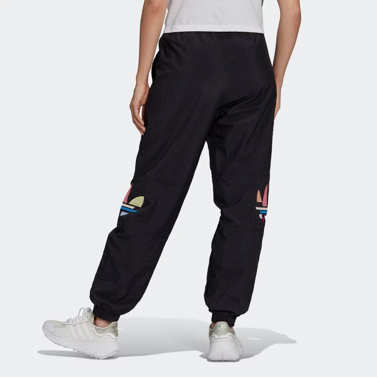 h22863_app_on-model_back_gradient-huge-66576212d9069