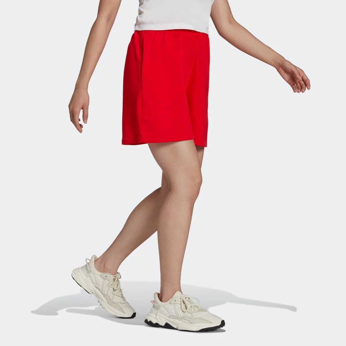 hc0628_app_on-model_walking_gradient-huge-66577a632b3f1