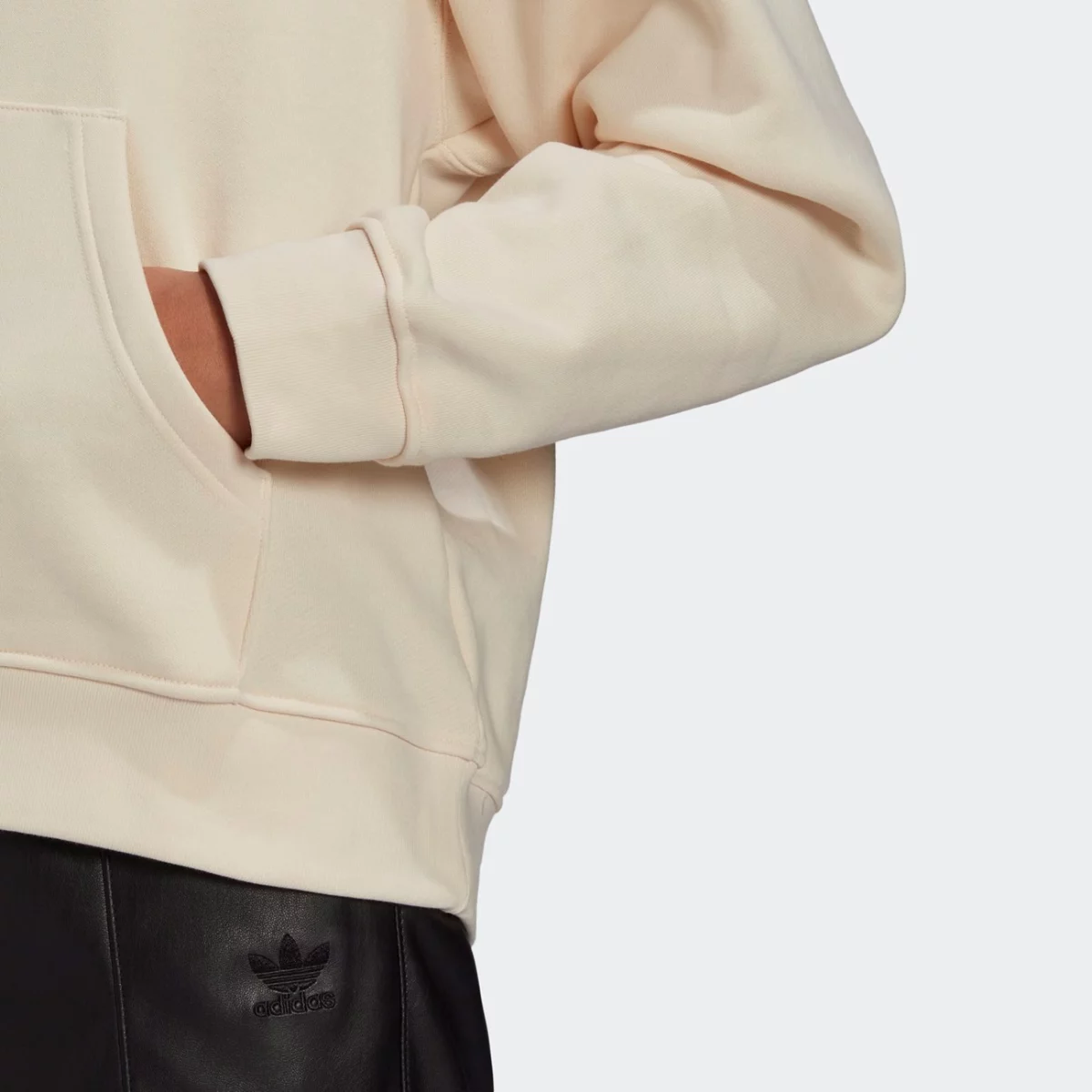 hf2088_app_on-model_detail-1_gradient-huge-6657752948828