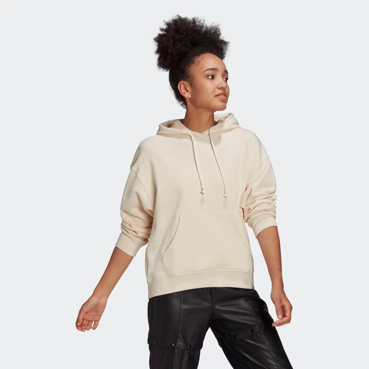 hf2088_app_on-model_walking_gradient-huge-6657752636862
